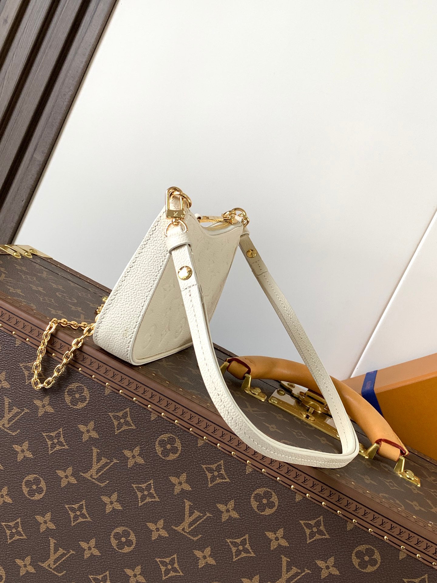 L & V fashion Cowhide leather hand bag M0726052010