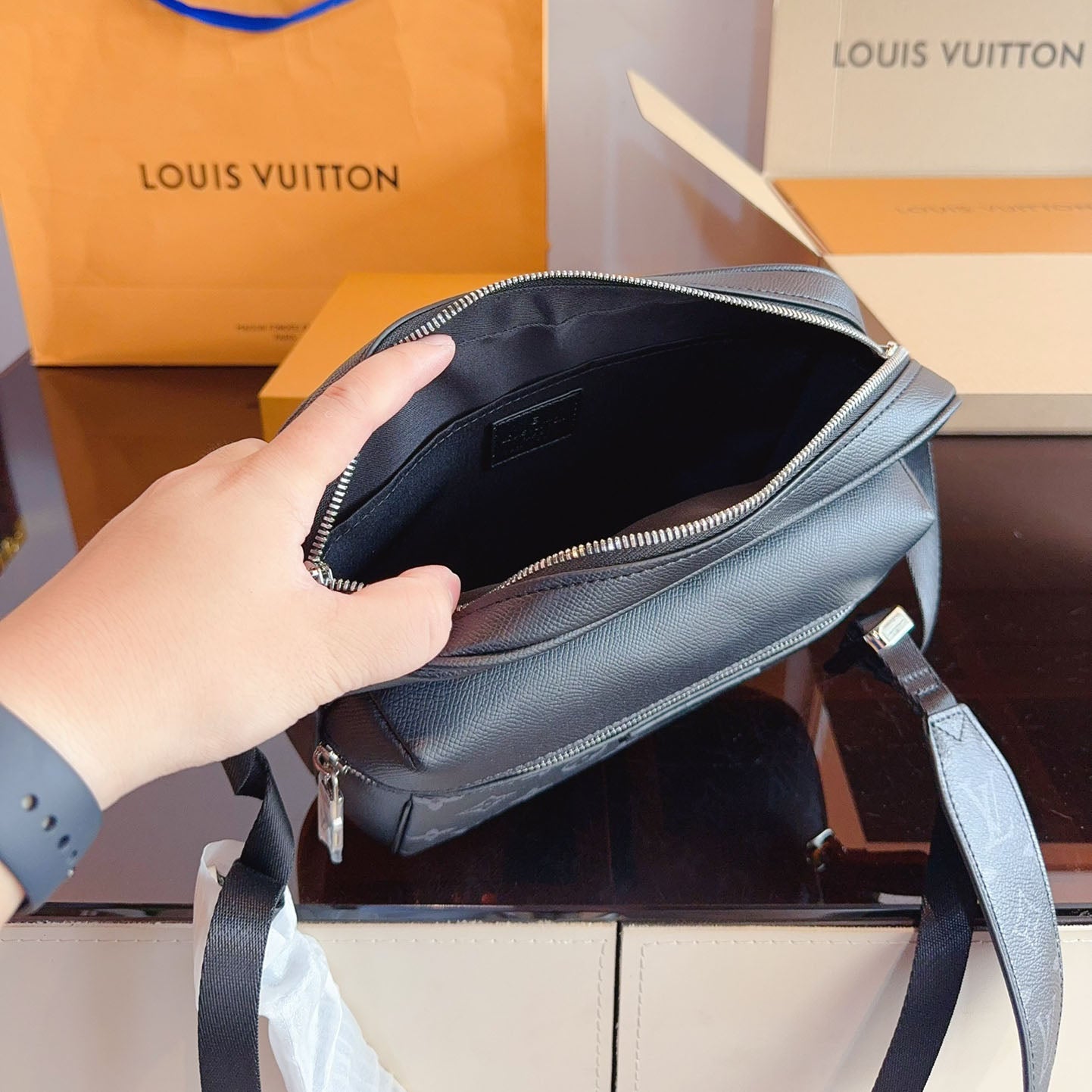 L New MESSENGER Men's Bag XC24092710