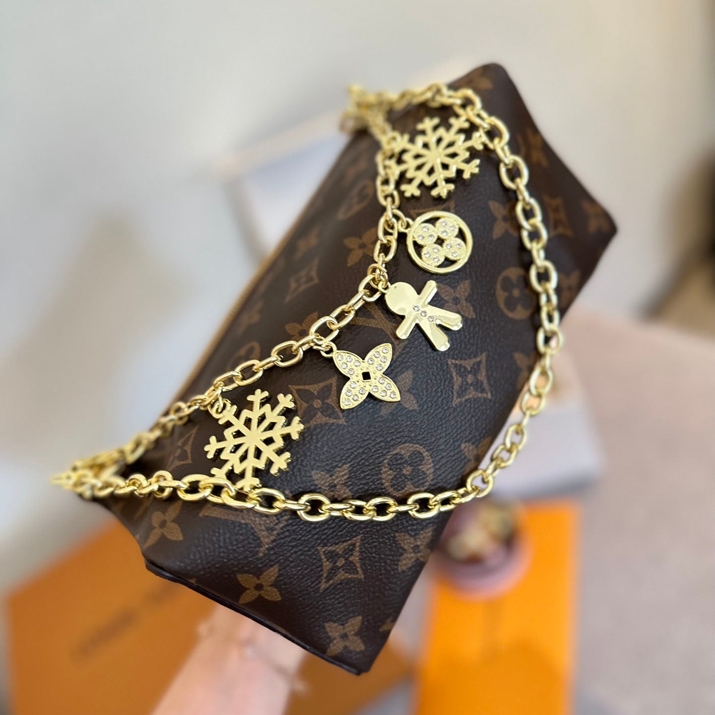L 24 Valentine's Day Limited Shoulder Bag XC24092317