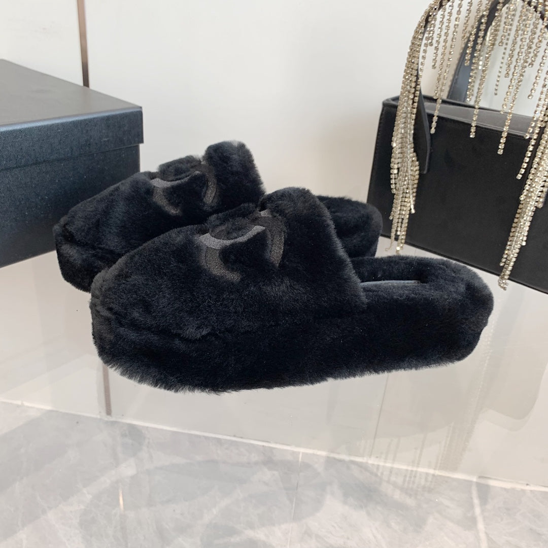 fashion plus plush slippers 0724121103