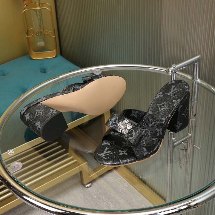 Classic all-match high-heeled sandals SXC05305