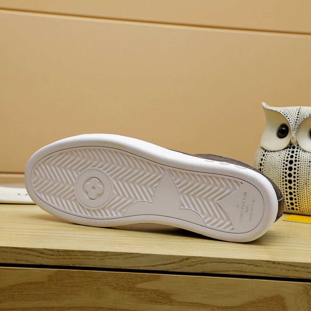 L classic monogram leather flat sneakers 0724122410