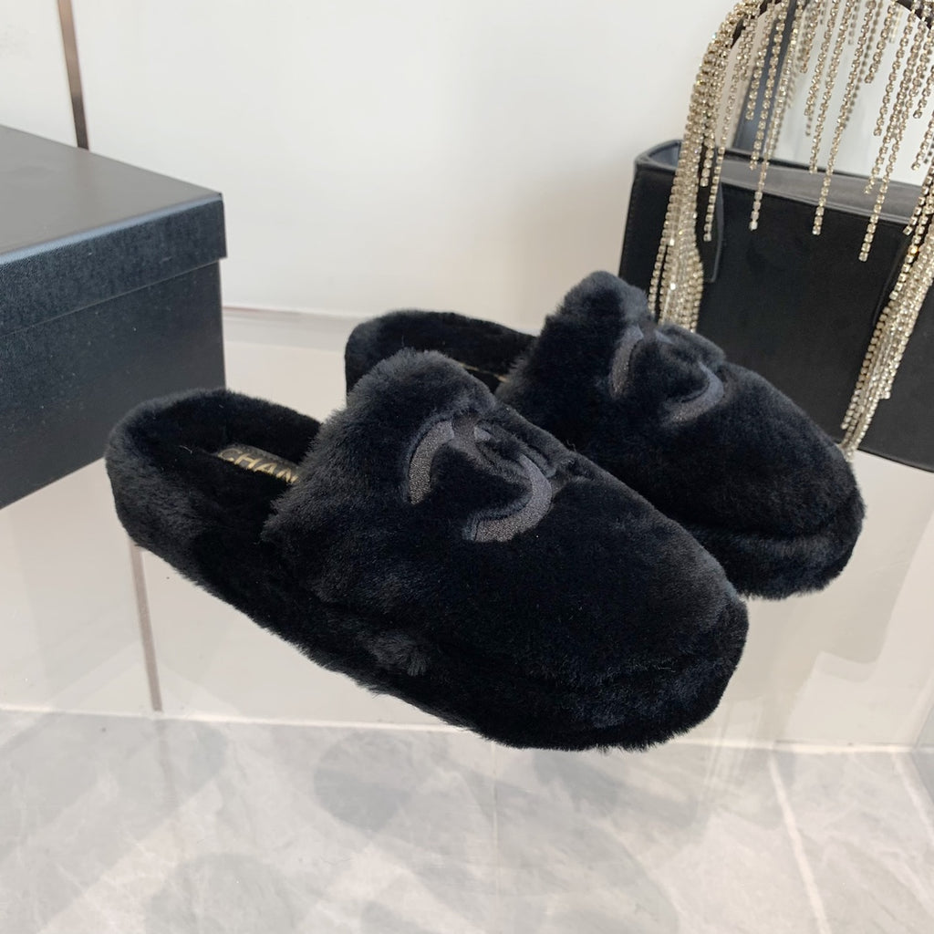 fashion plus plush slippers 0724121103