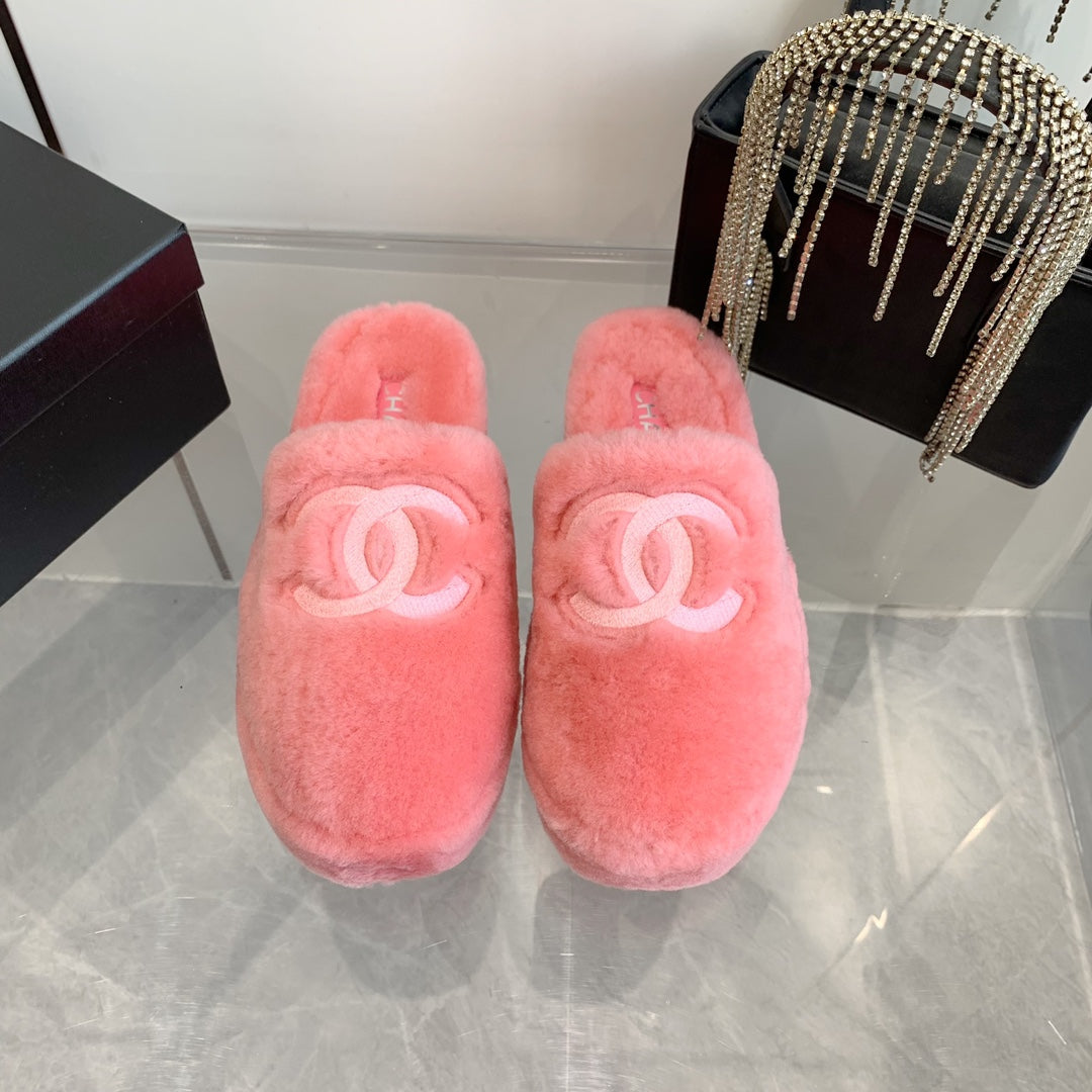 fashion plus plush slippers 0724121103