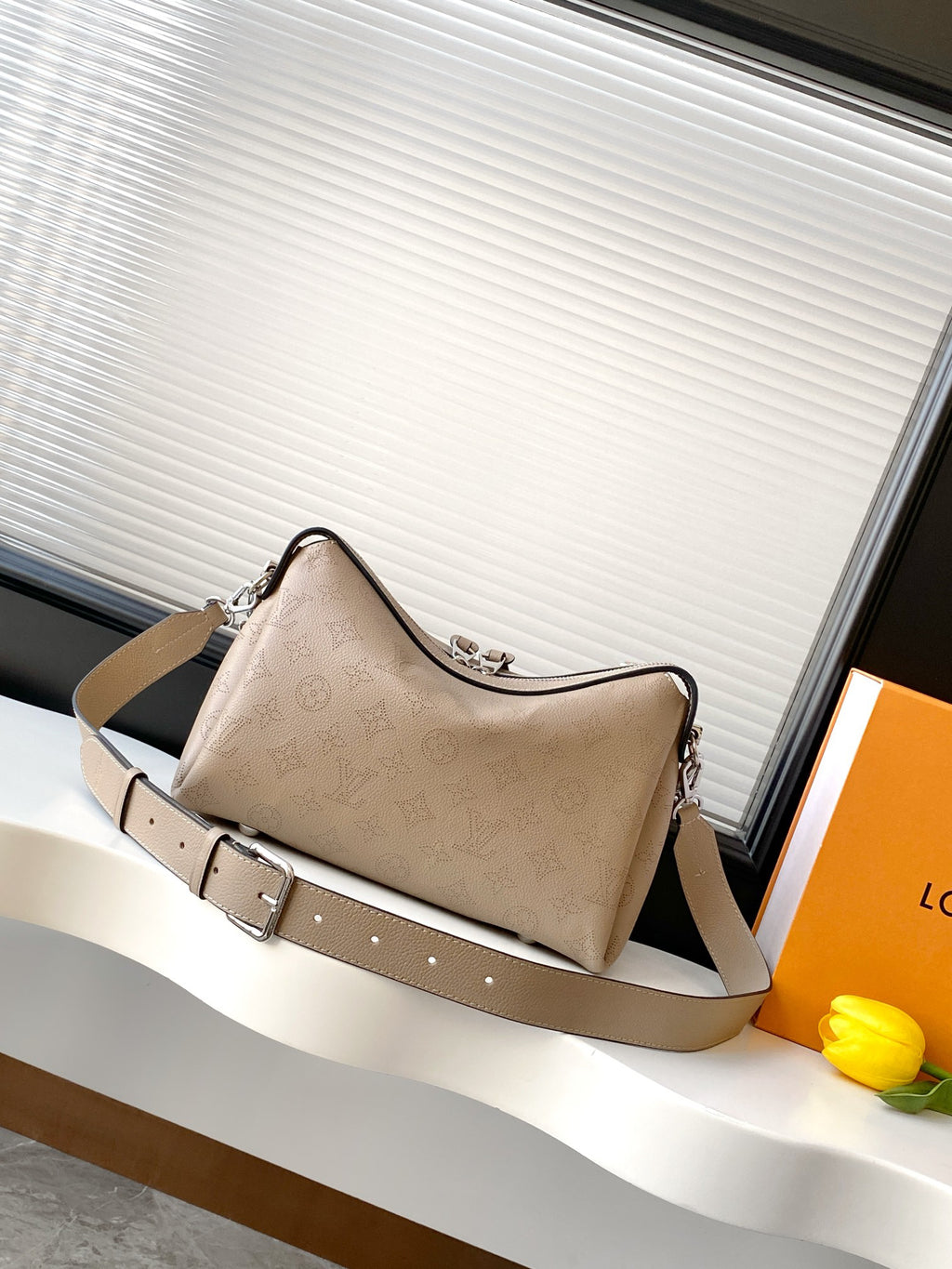 L & V Stylish Cut-out Cowhide Hand Bag M0726051907