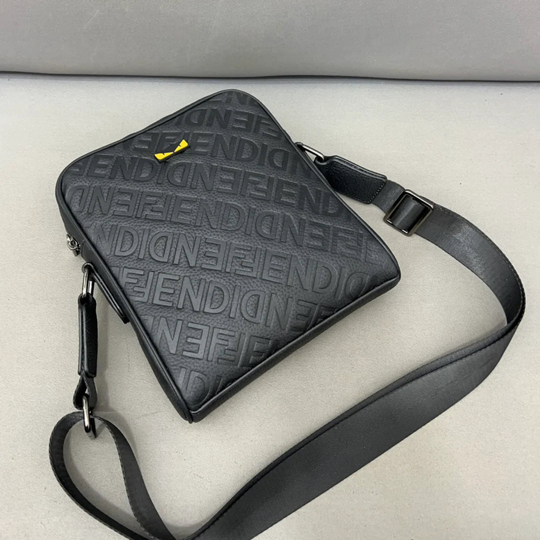 New Fashion Men's Cowhide Crossbody Bag 1024051407