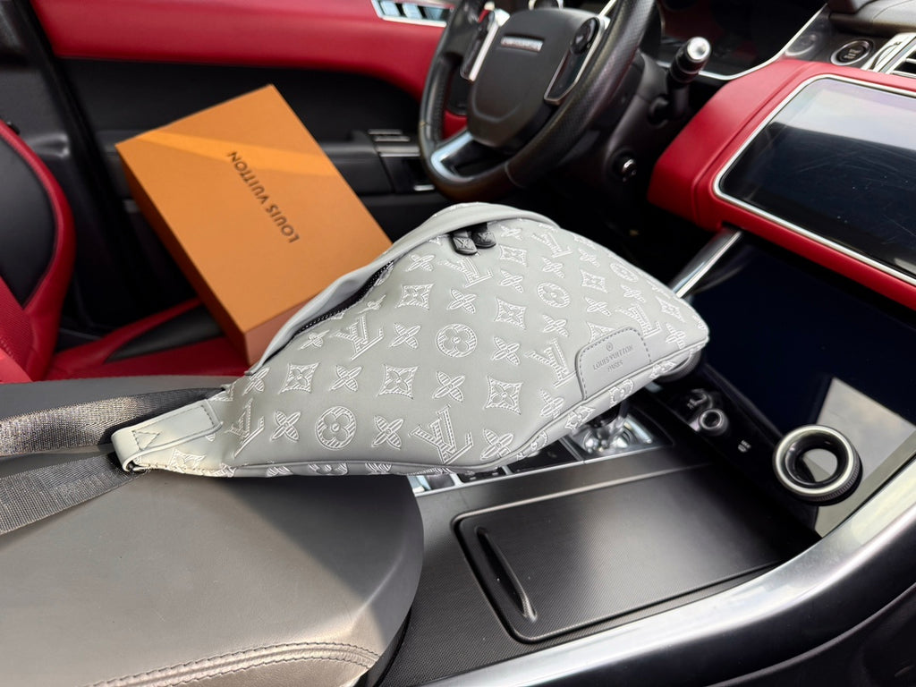 V classic monogram crossbody bag 0724110704