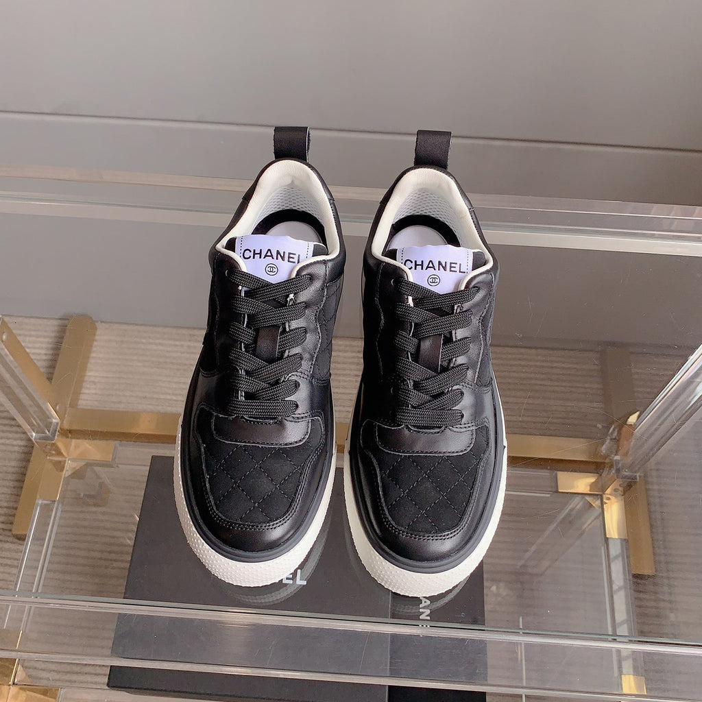 Classic versatile rhombus sneakers 1824061007