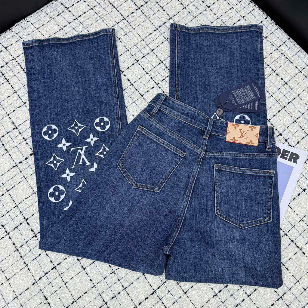 New fashionable and versatile straight through jeans 1025020809