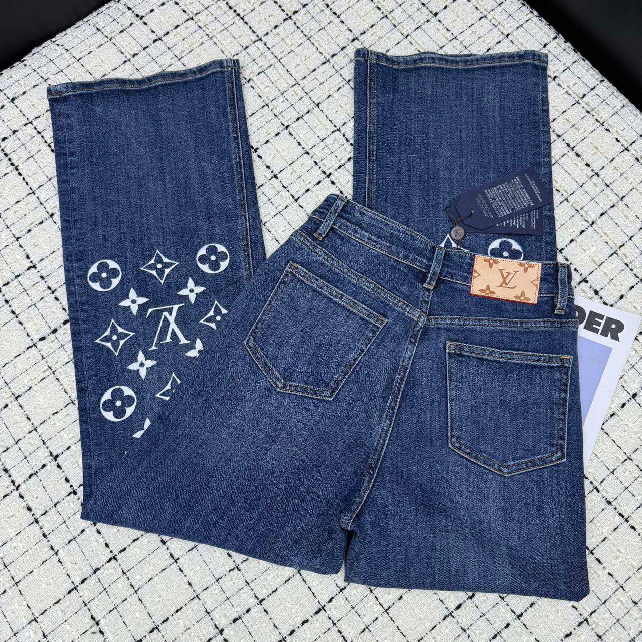 New fashionable and versatile straight through jeans 1025020809