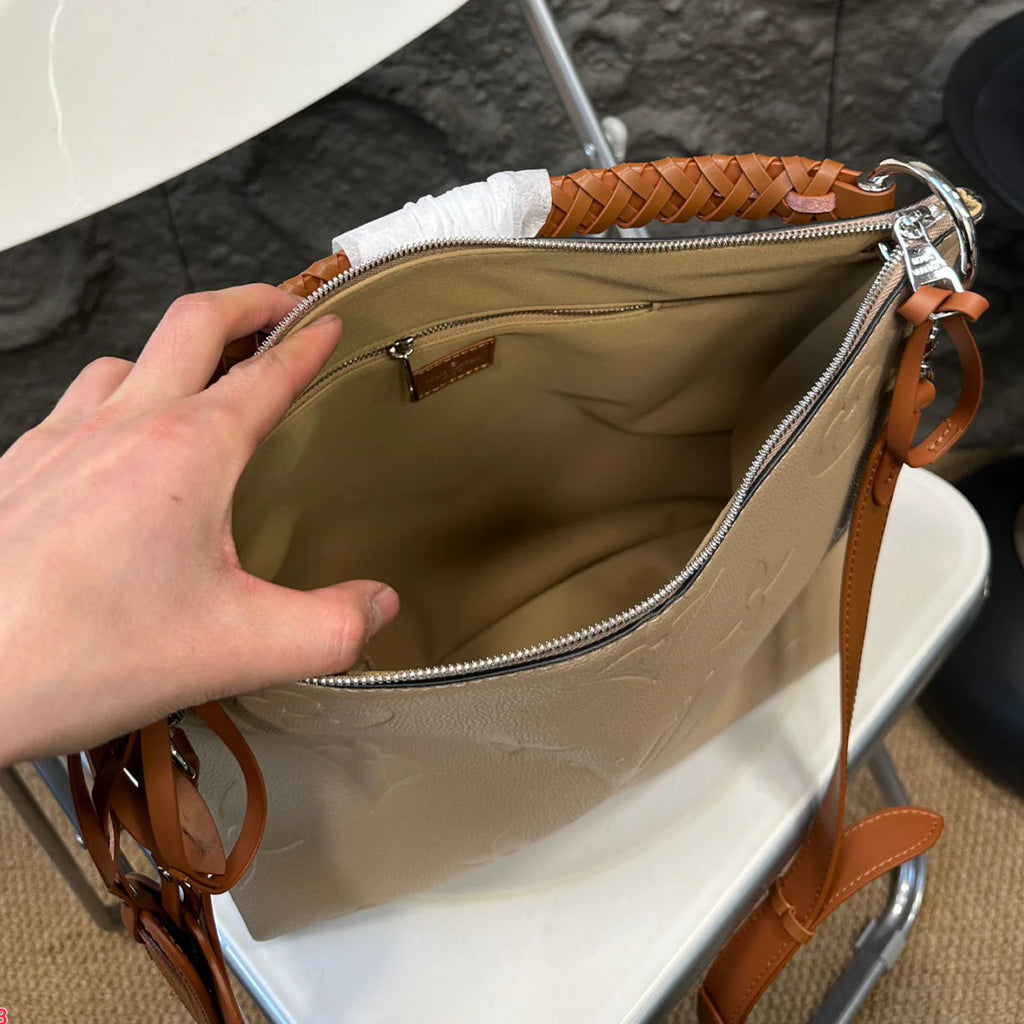L Family Twist Handle Tote Bag 1024122503