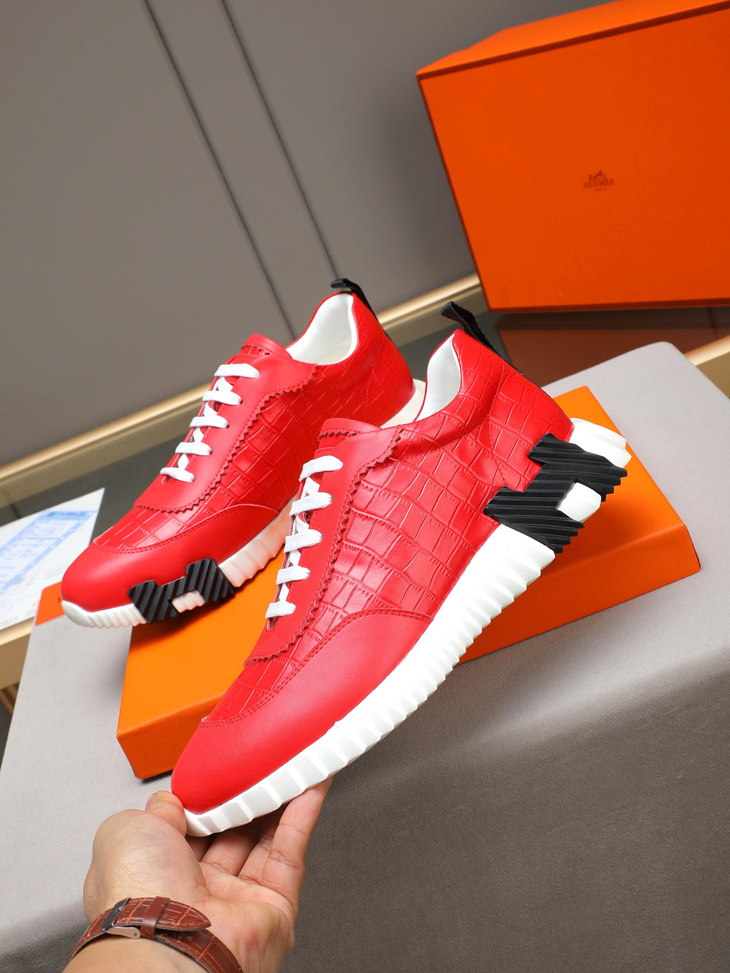 H Fashionable Casual Bouncy Sneakers 0726031601