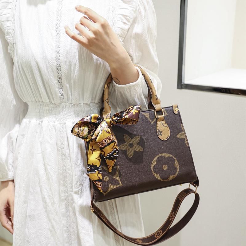 Presbyopia light luxury silk scarf crossbody bag 0823112812