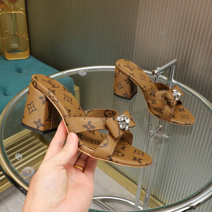 Classic all-match high-heeled sandals SXC05305