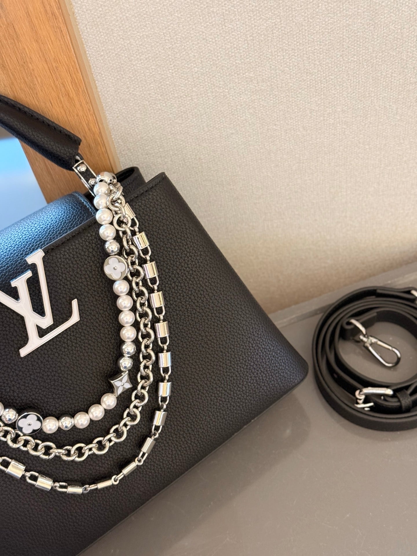 L Fashion Capucines Handbag 0725022601