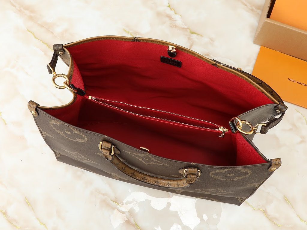 L Reverse Monogram Giant Onthego Voyage 0725101101