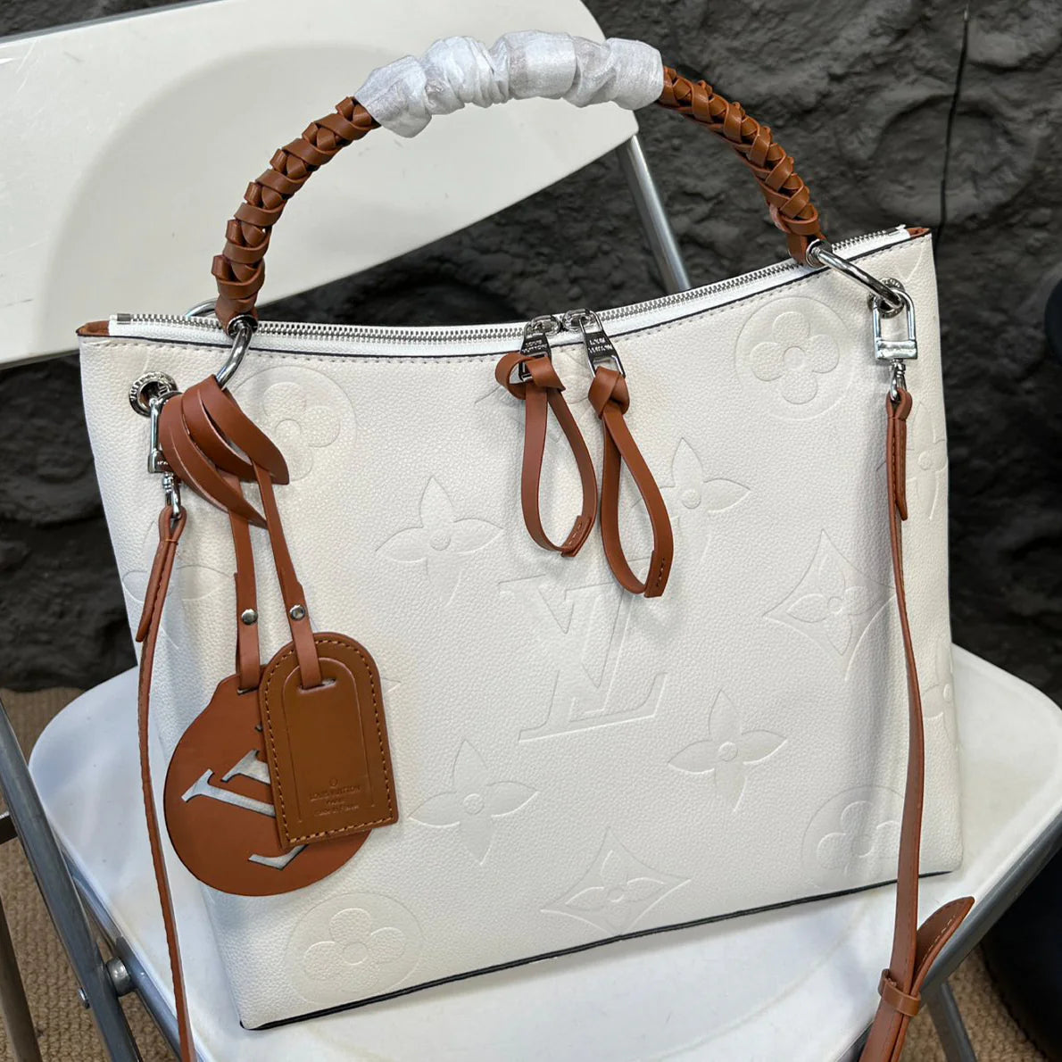 L Family Twist Handle Tote Bag 1024122503