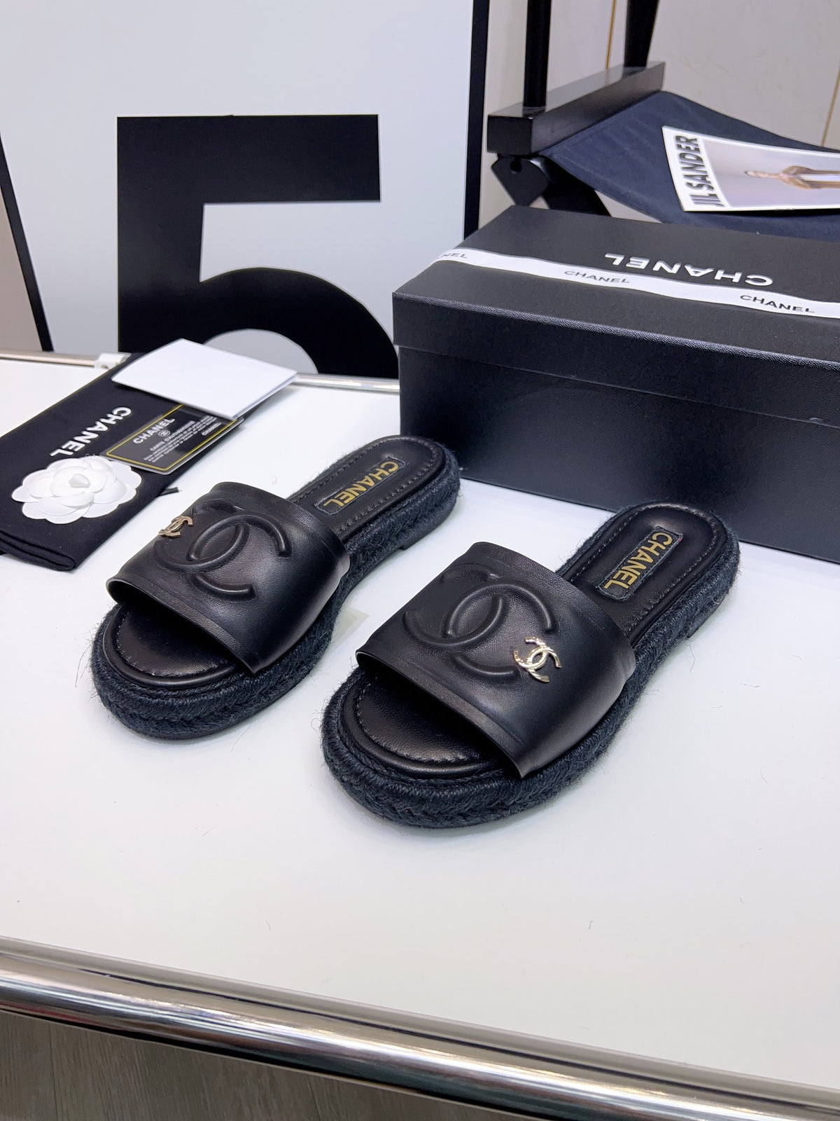 23 Ladies Fashion Luxury slipper and flip-flop S009
