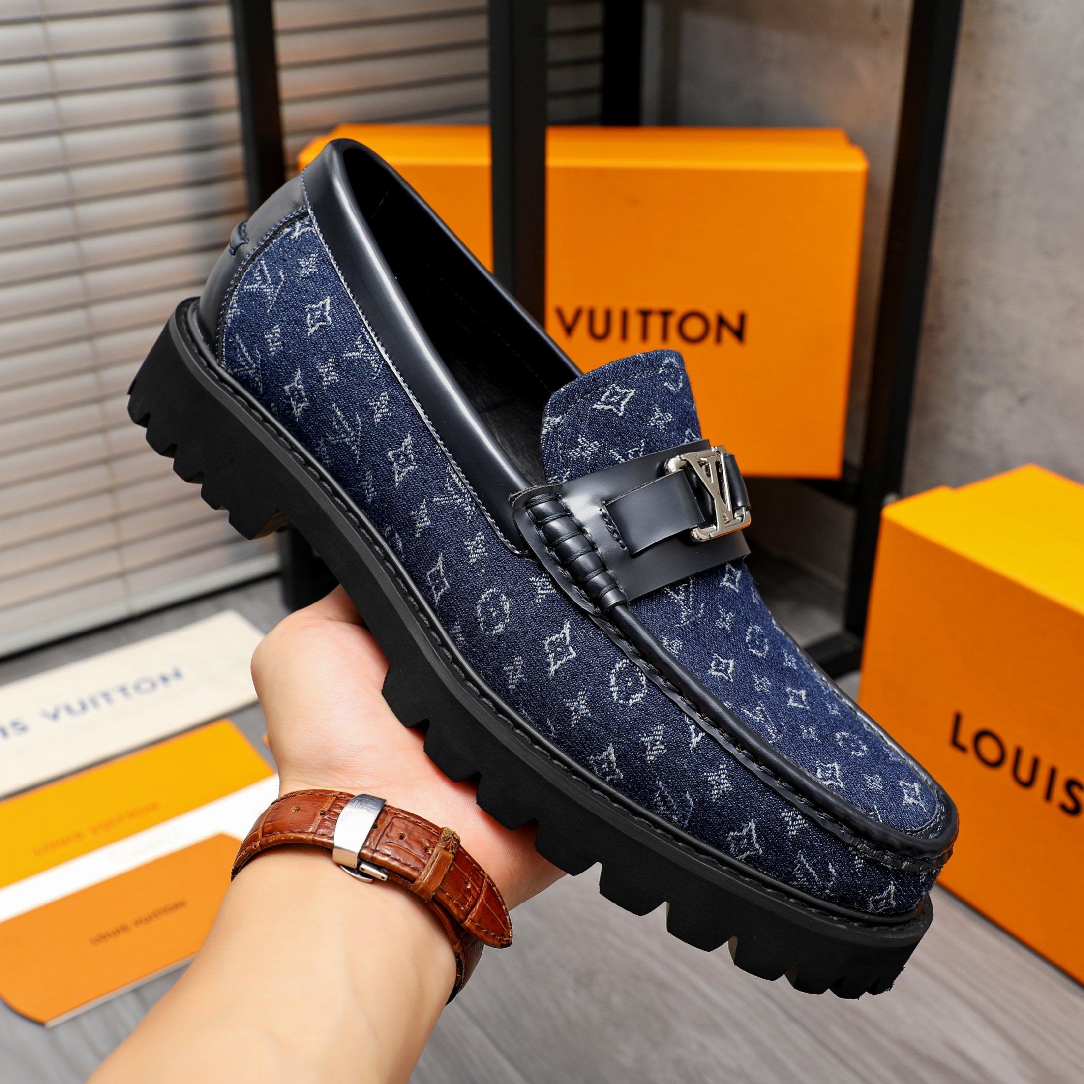 V new spring and summer fashionable denim loafers 0724042312