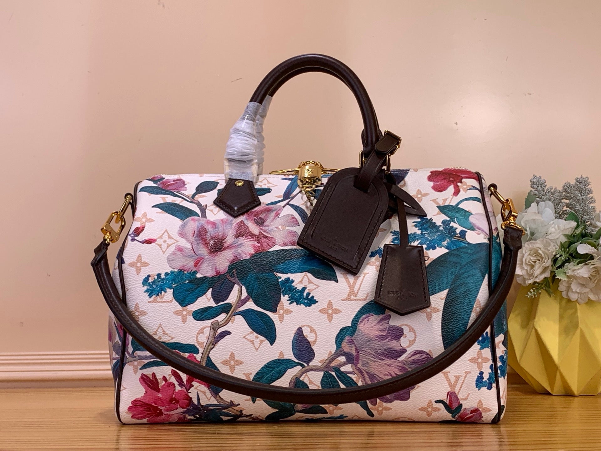 L & V Stylish Cowhide Flower HandBag M0726051902