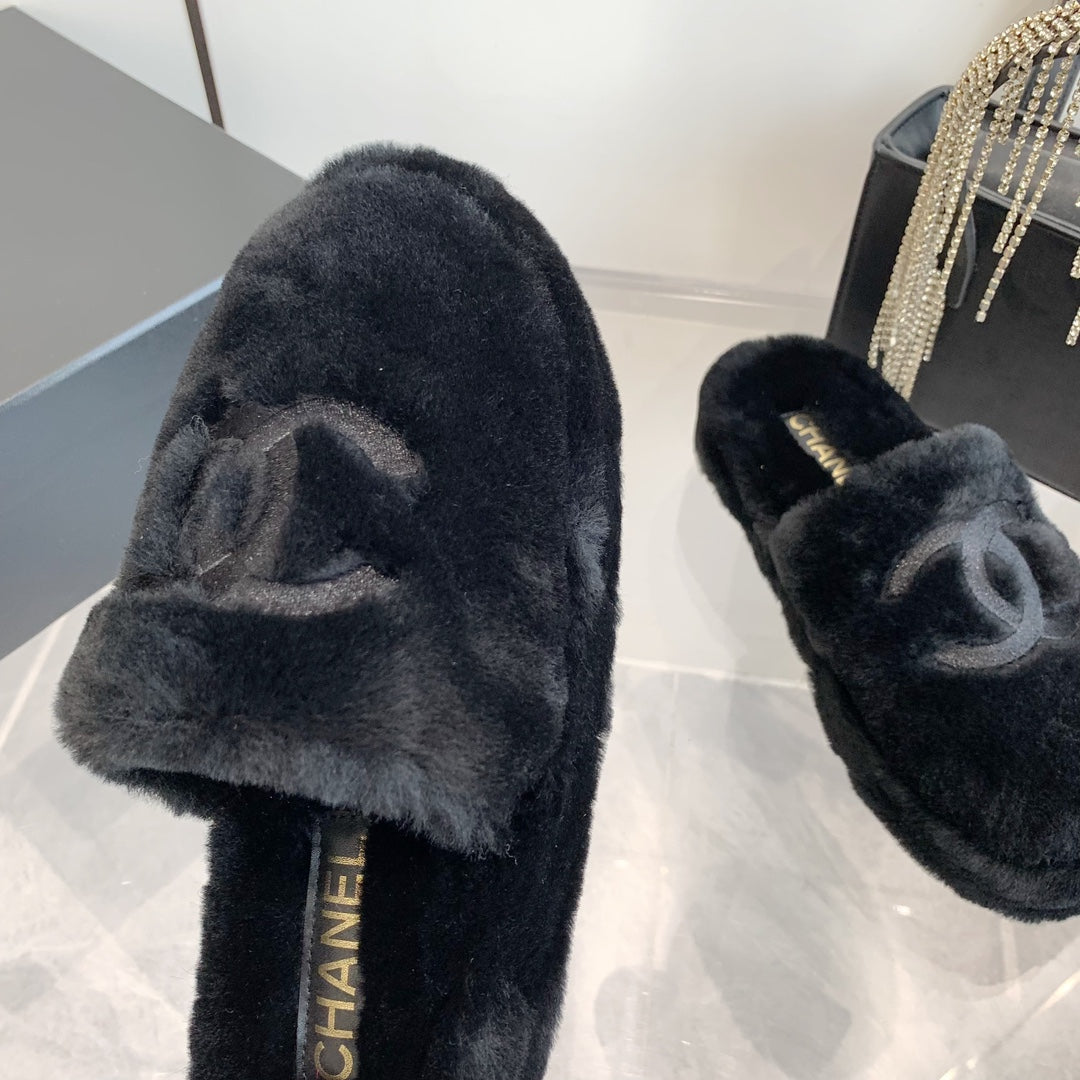 fashion plus plush slippers 0724121103