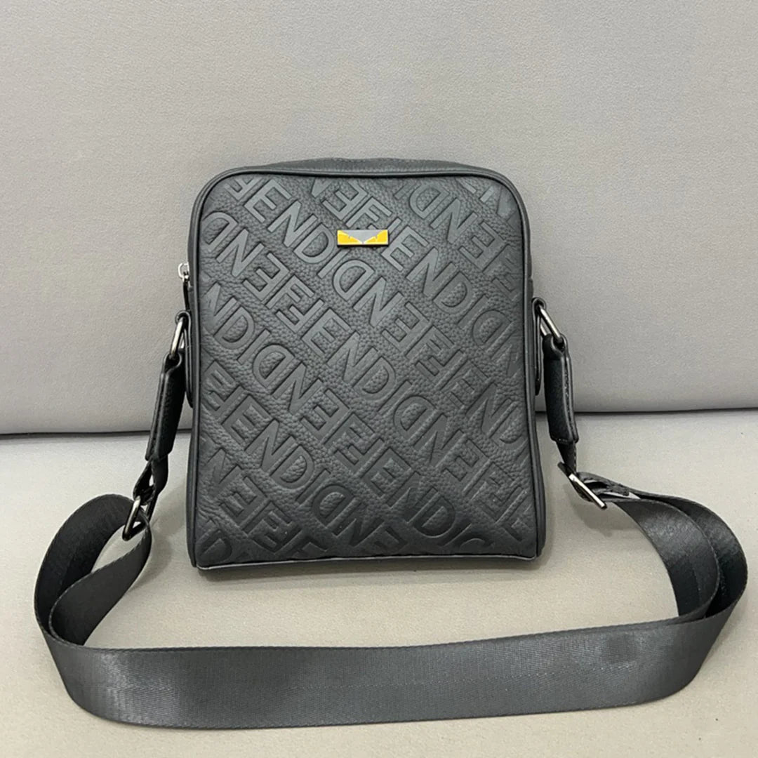 New Fashion Men's Cowhide Crossbody Bag 1024051407