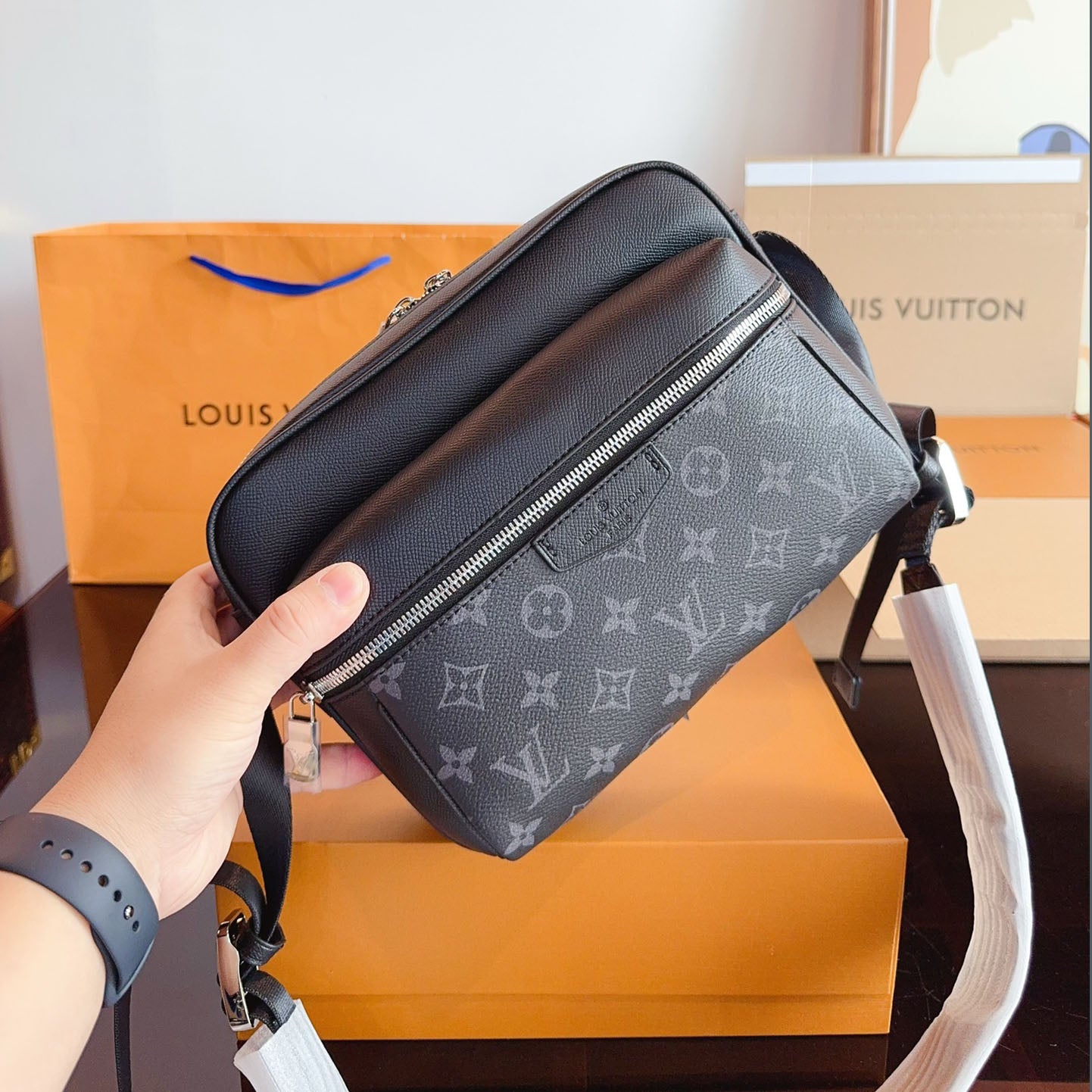 L New MESSENGER Men's Bag XC24092710