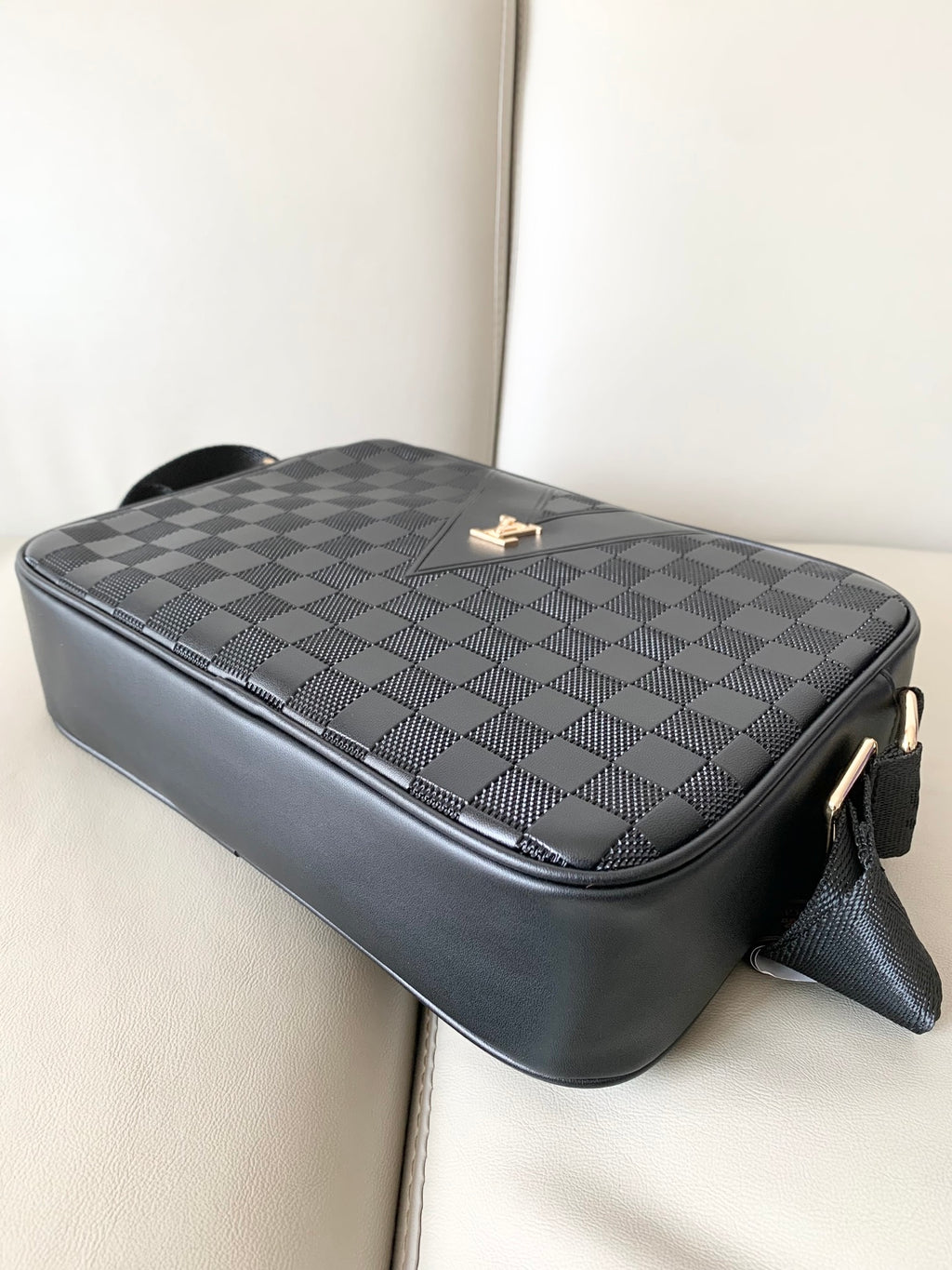 V fashion single-shoulder crossbody bag 0725061807