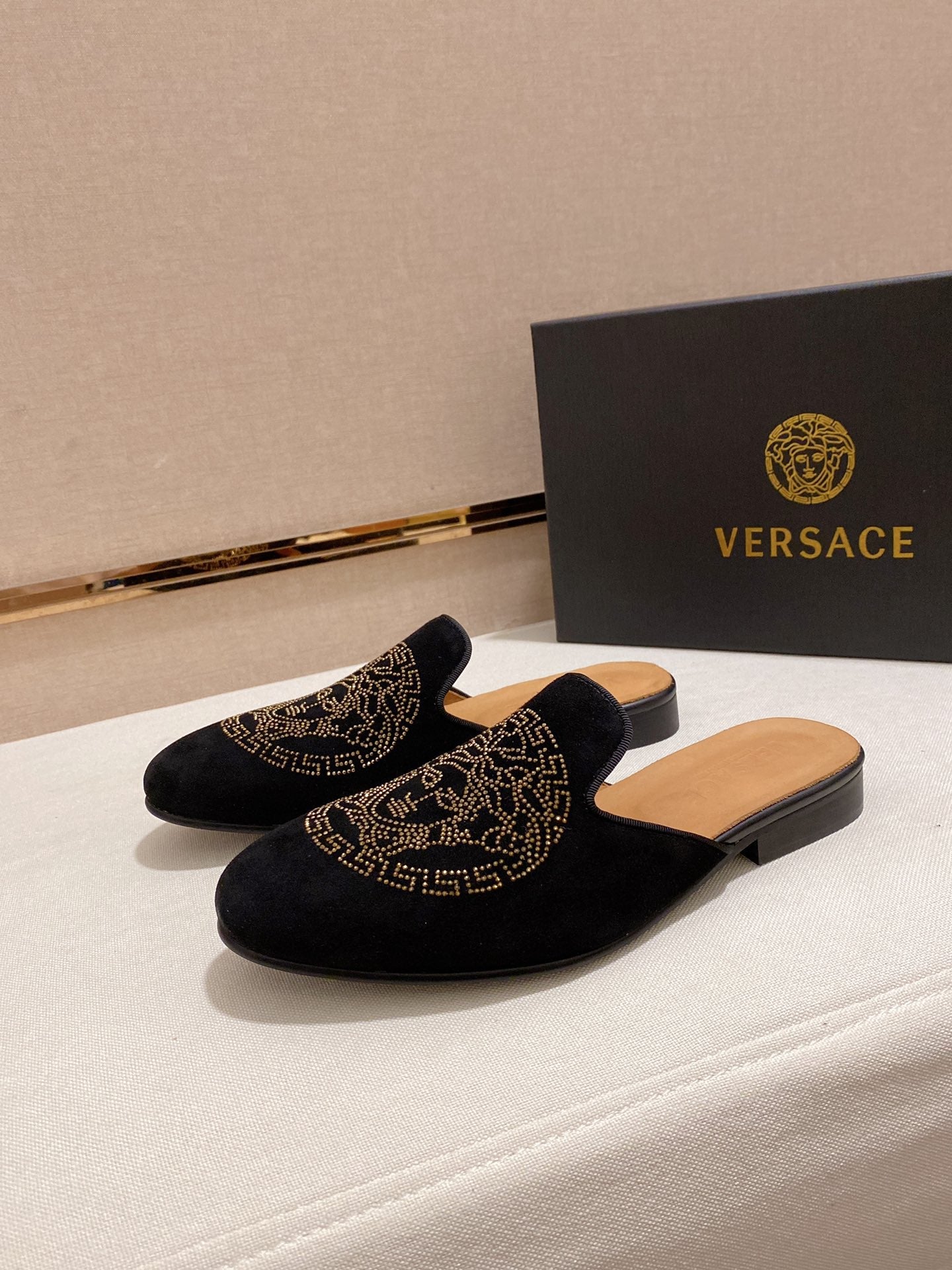 VS Men's Fashion Closed-Toe Slippers 072605803
