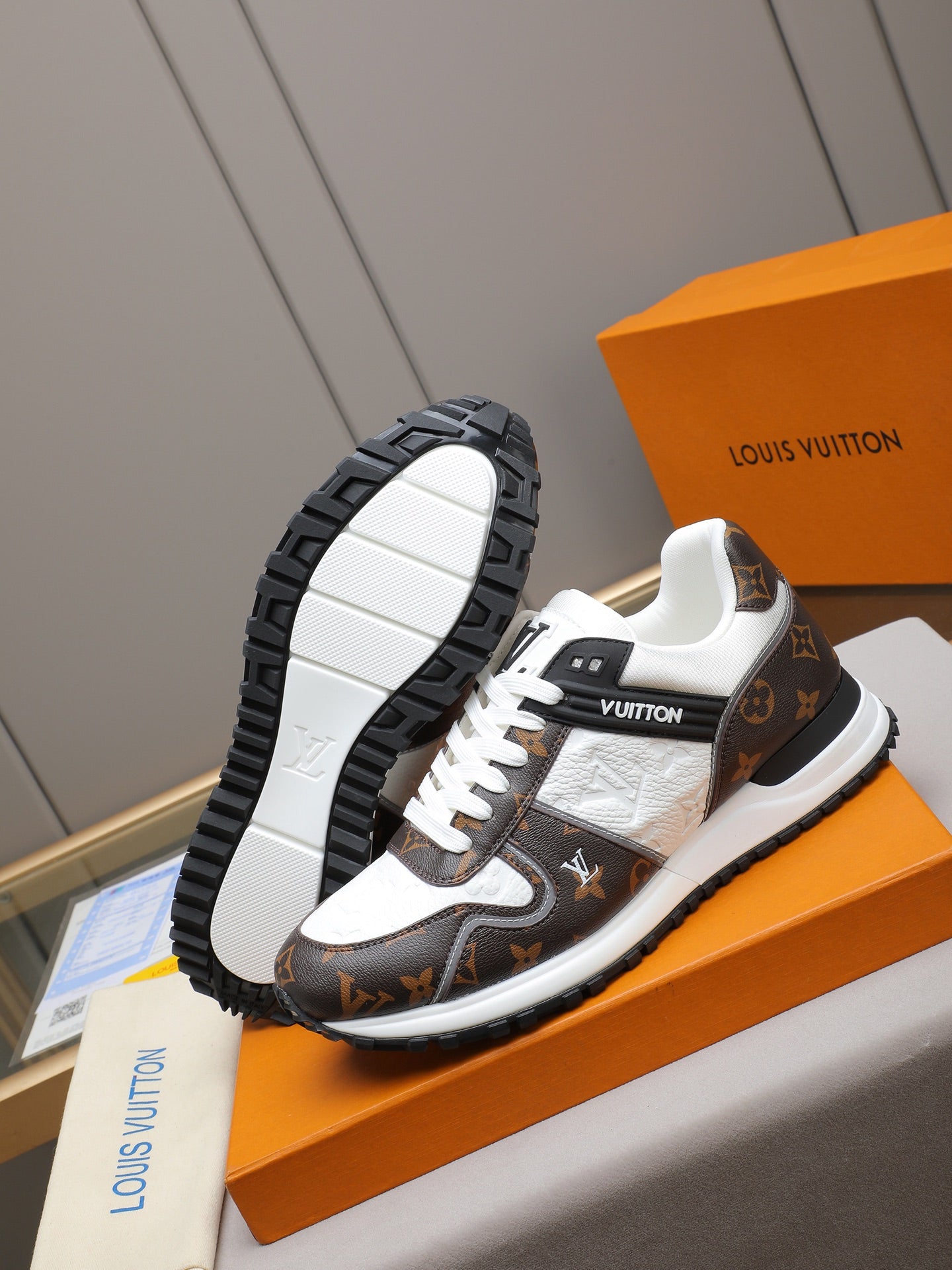 L Stylish new printed sneakers 0725111802