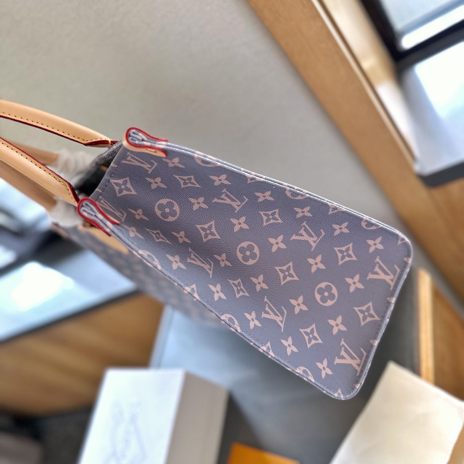 L OnTheGo Medium Handbag XC24092426