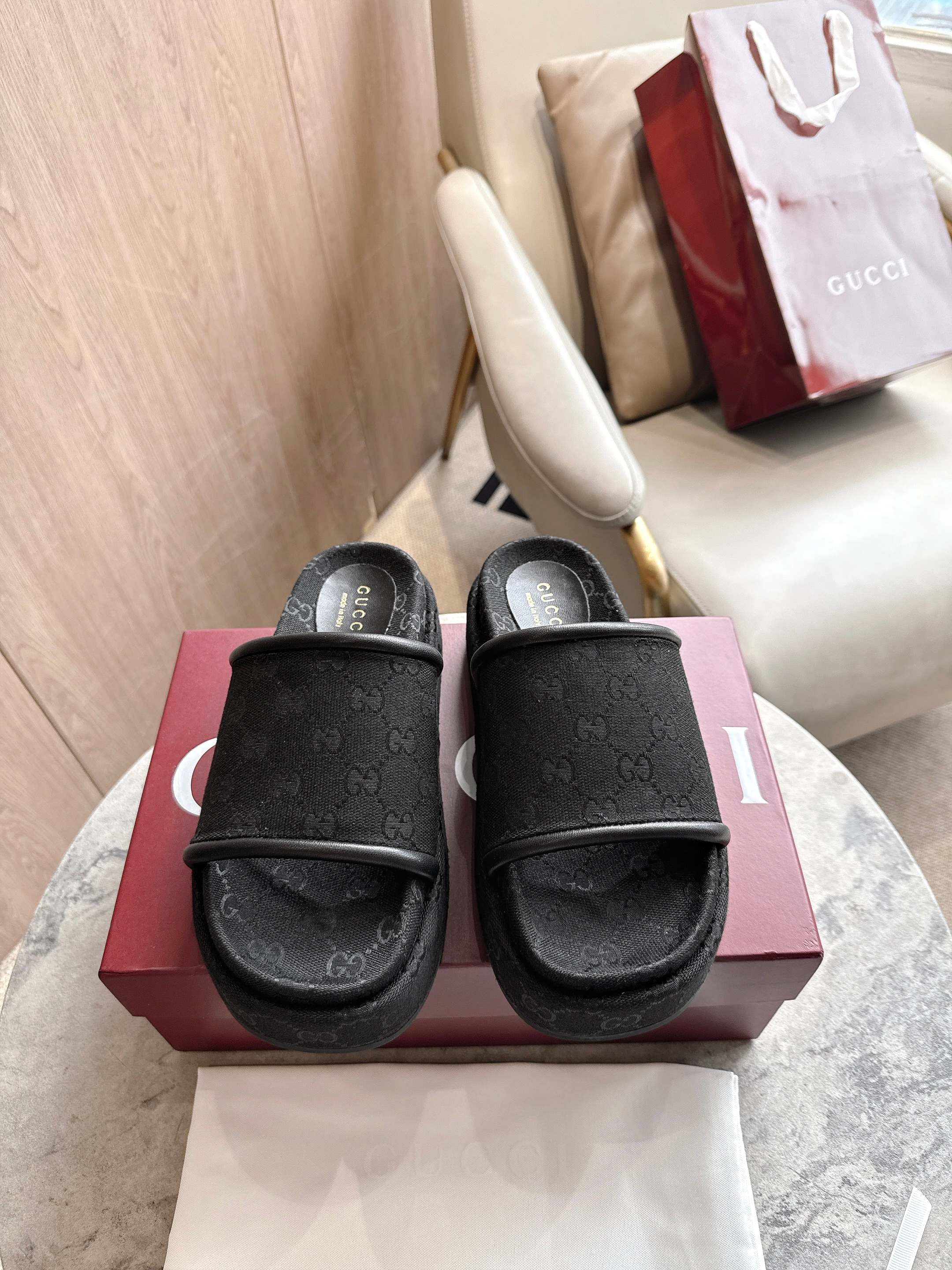 saddle buckle thick-soled slippers 0725101409