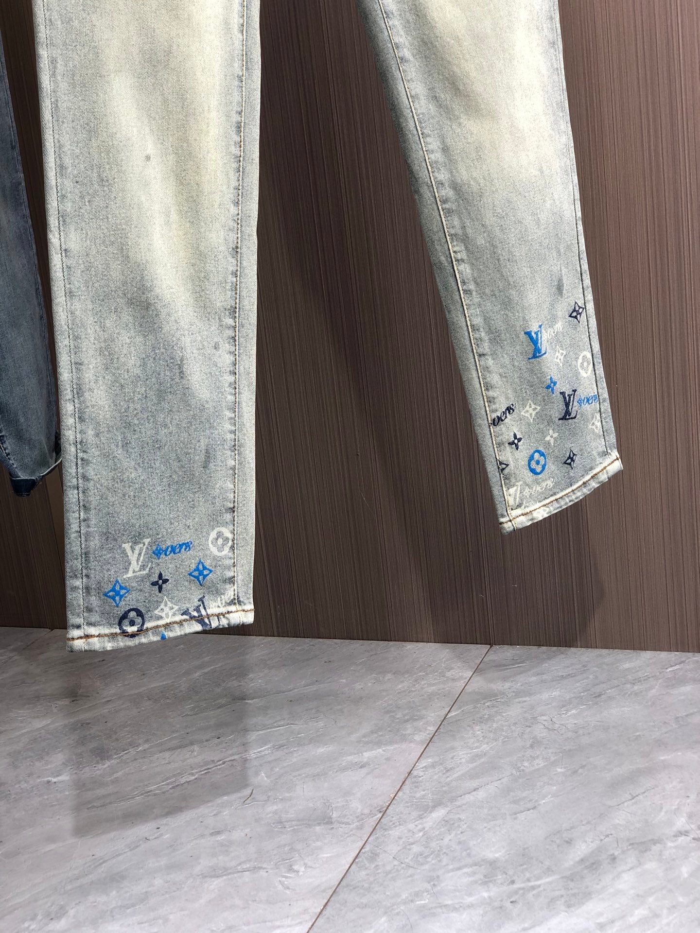 V Spring/Summer Slim Fit Straight Leg Jeans 0726051911