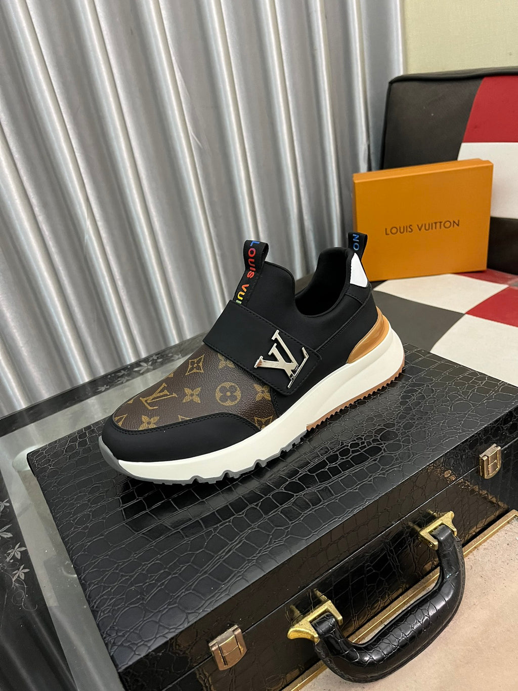 L fashion print rubber sole sneakers 0724120902