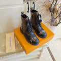 V cowhide/classic flower boots 0724090502