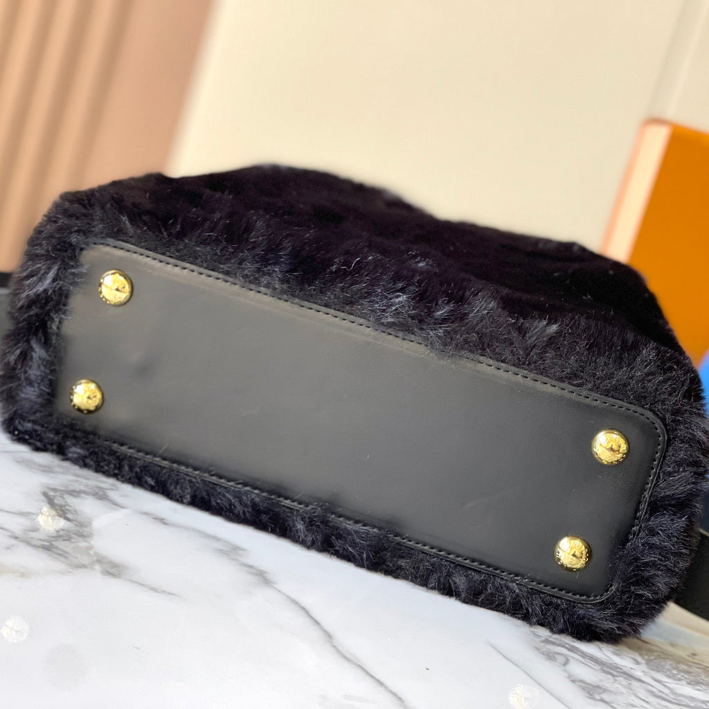 Luxurious mink fur shoulder and crossbody bag XC0723112701
