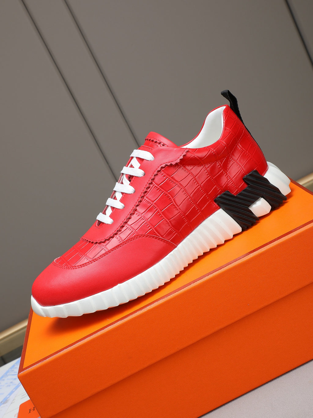 H Fashionable Casual Bouncy Sneakers 0726031601