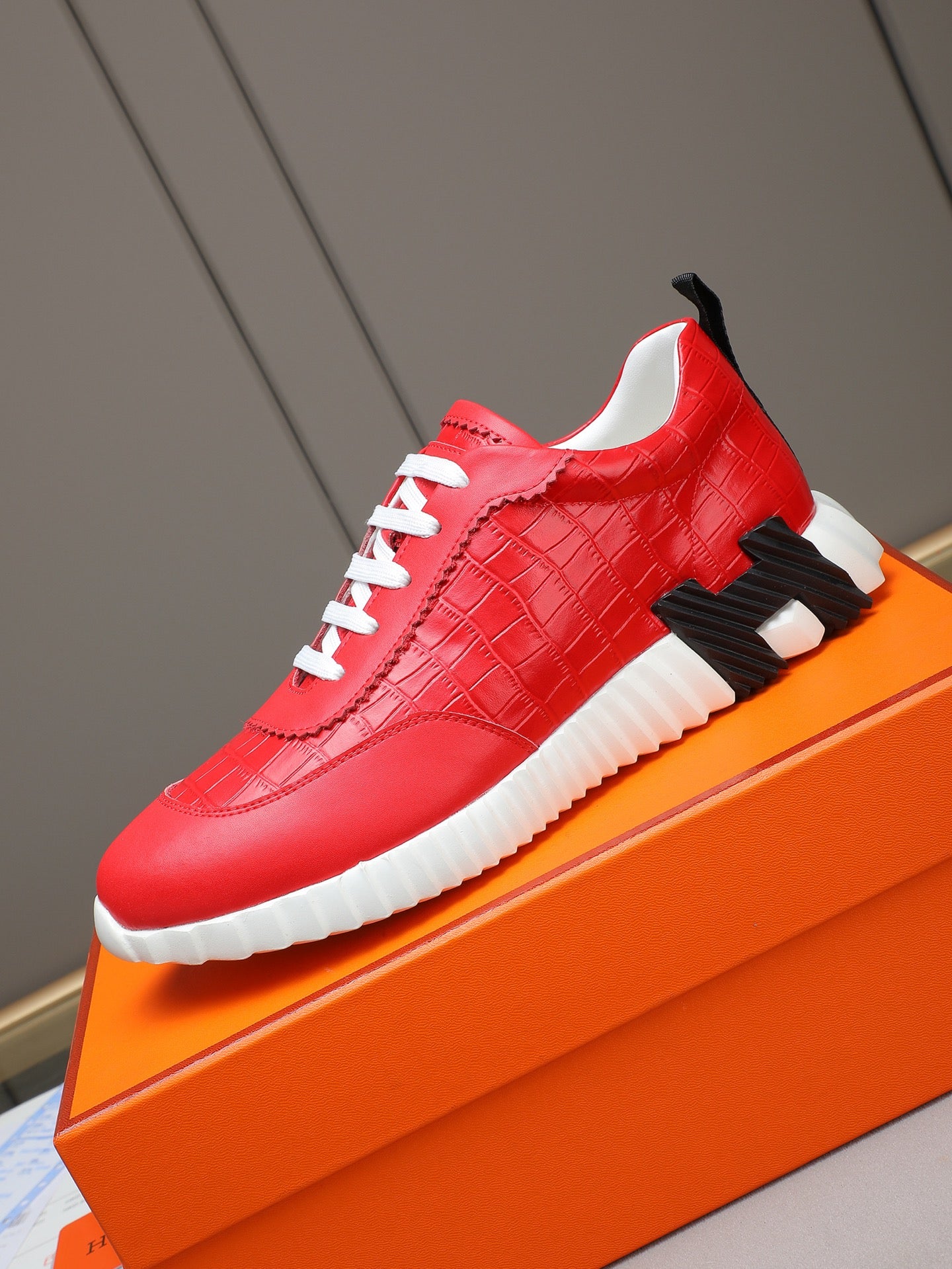H Fashionable Casual Bouncy Sneakers 0726031601