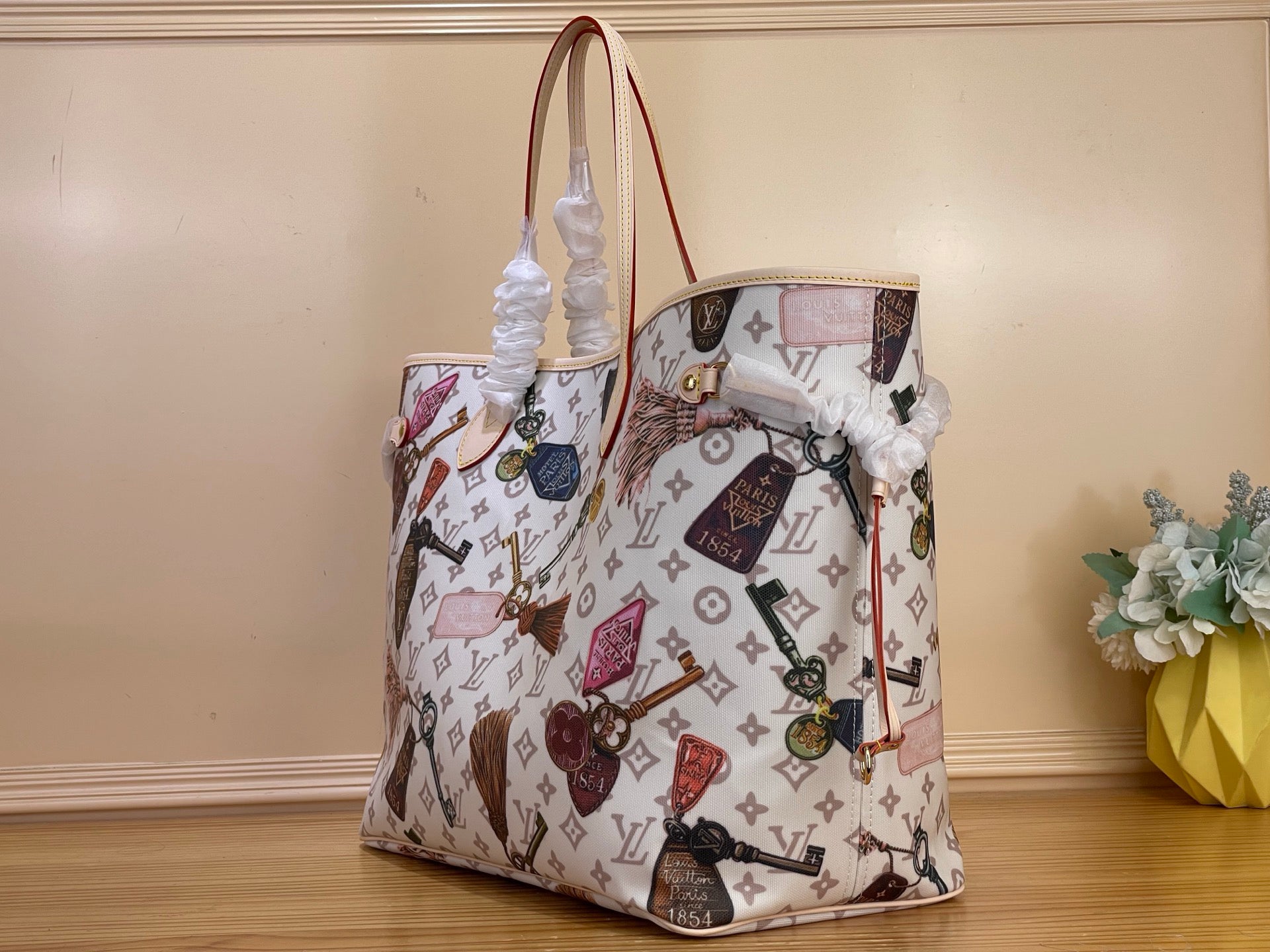 L & V Stylish Cowhide Key HandBag M0726052001