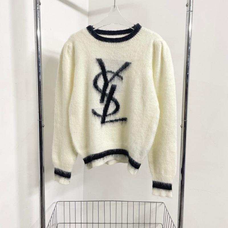 New Round Neck Long Sleeved Knitted Sweater 1023121401