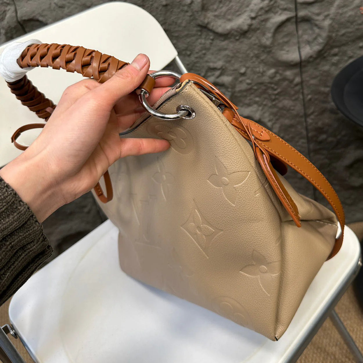 L Family Twist Handle Tote Bag 1024122503