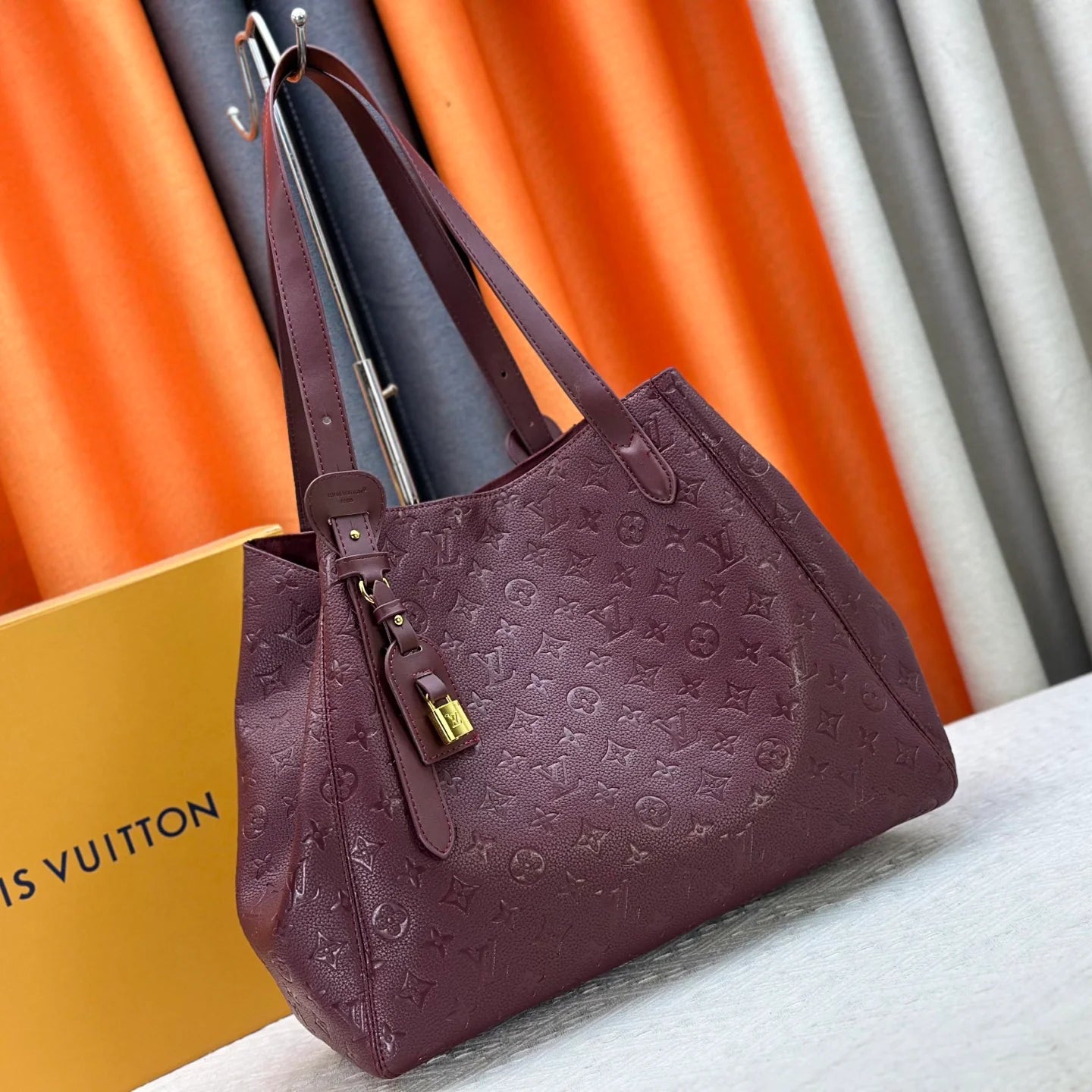 New Fashion and Versatile Handbag 1025092201
