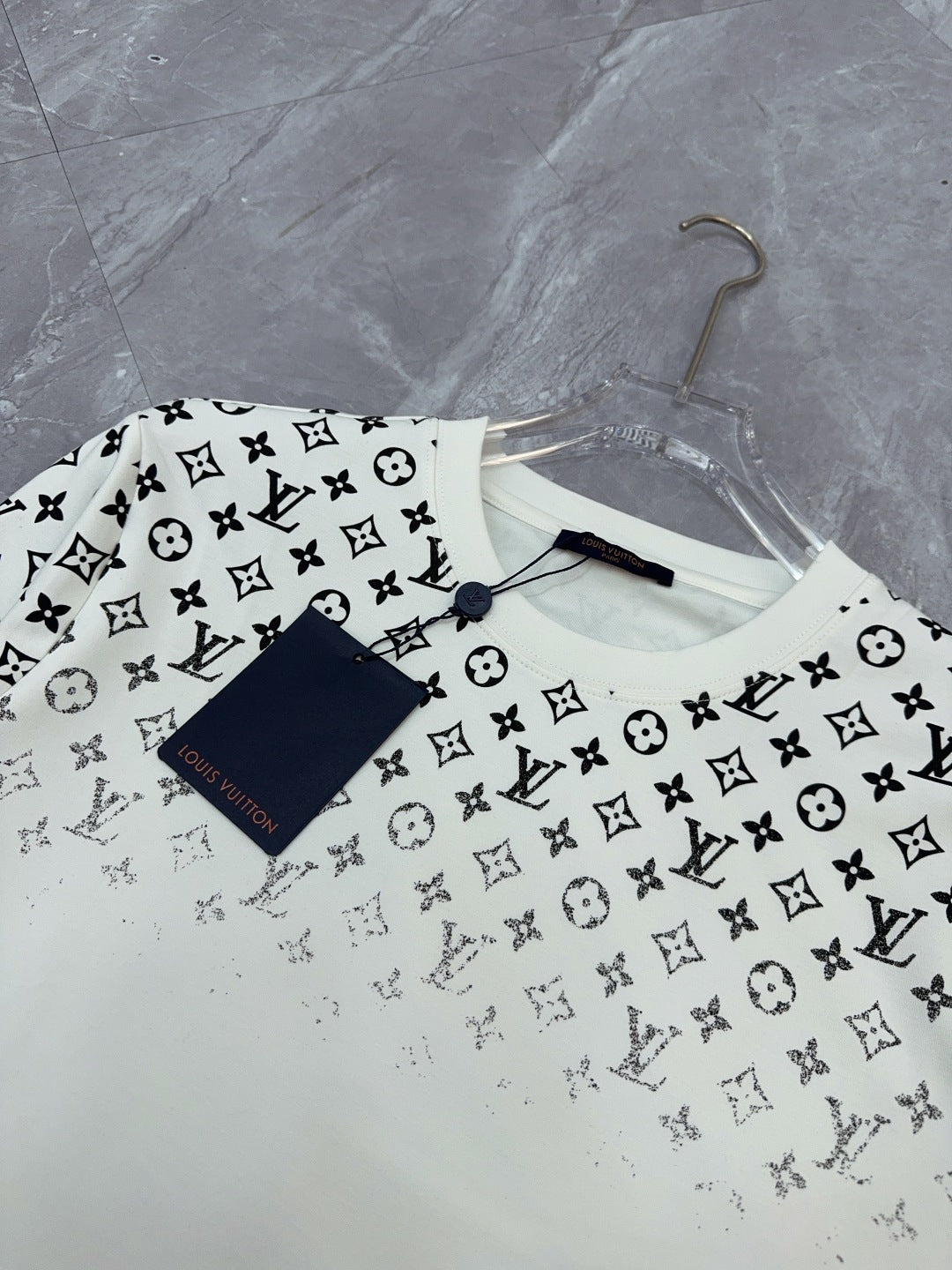 L Autumn and Winter long-sleeved T-shirt 0725092401