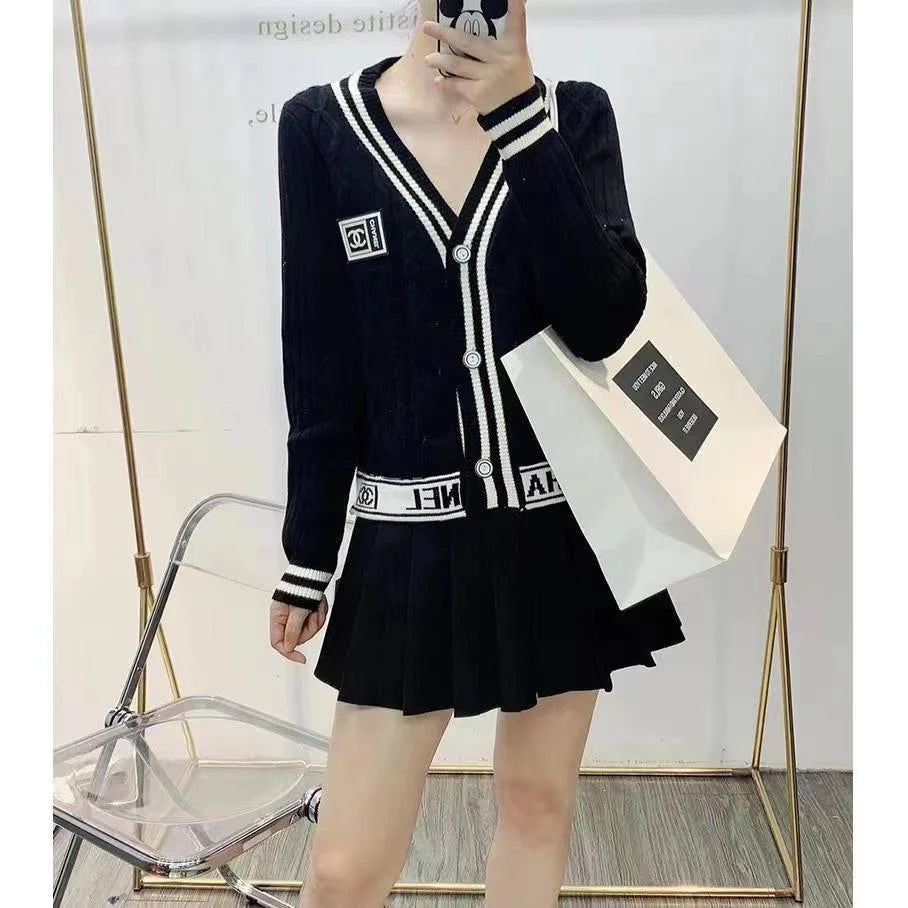 New Fashion Black and White C logo women's sweaterPD05202413110