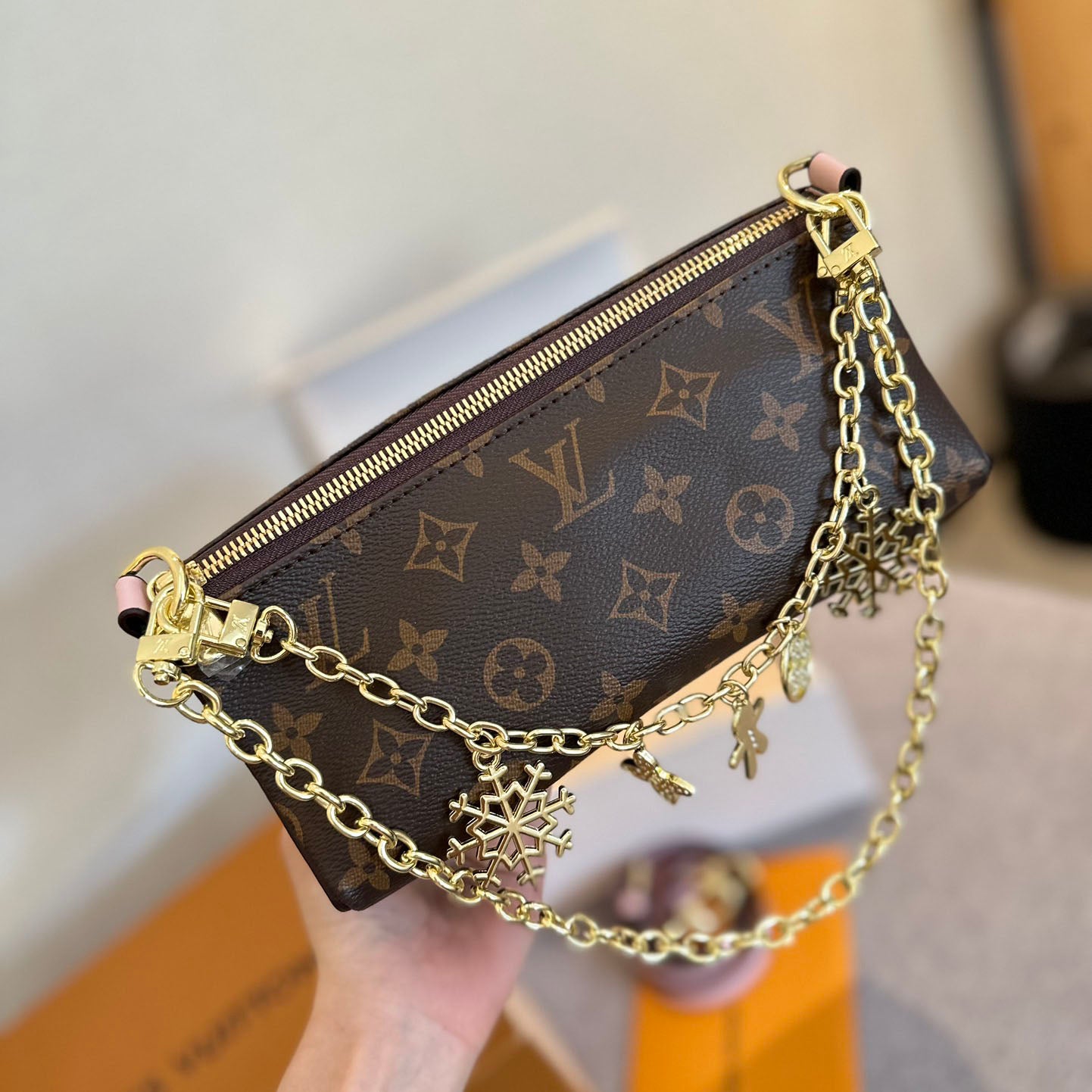 L 24 Valentine's Day Limited Shoulder Bag XC24092317