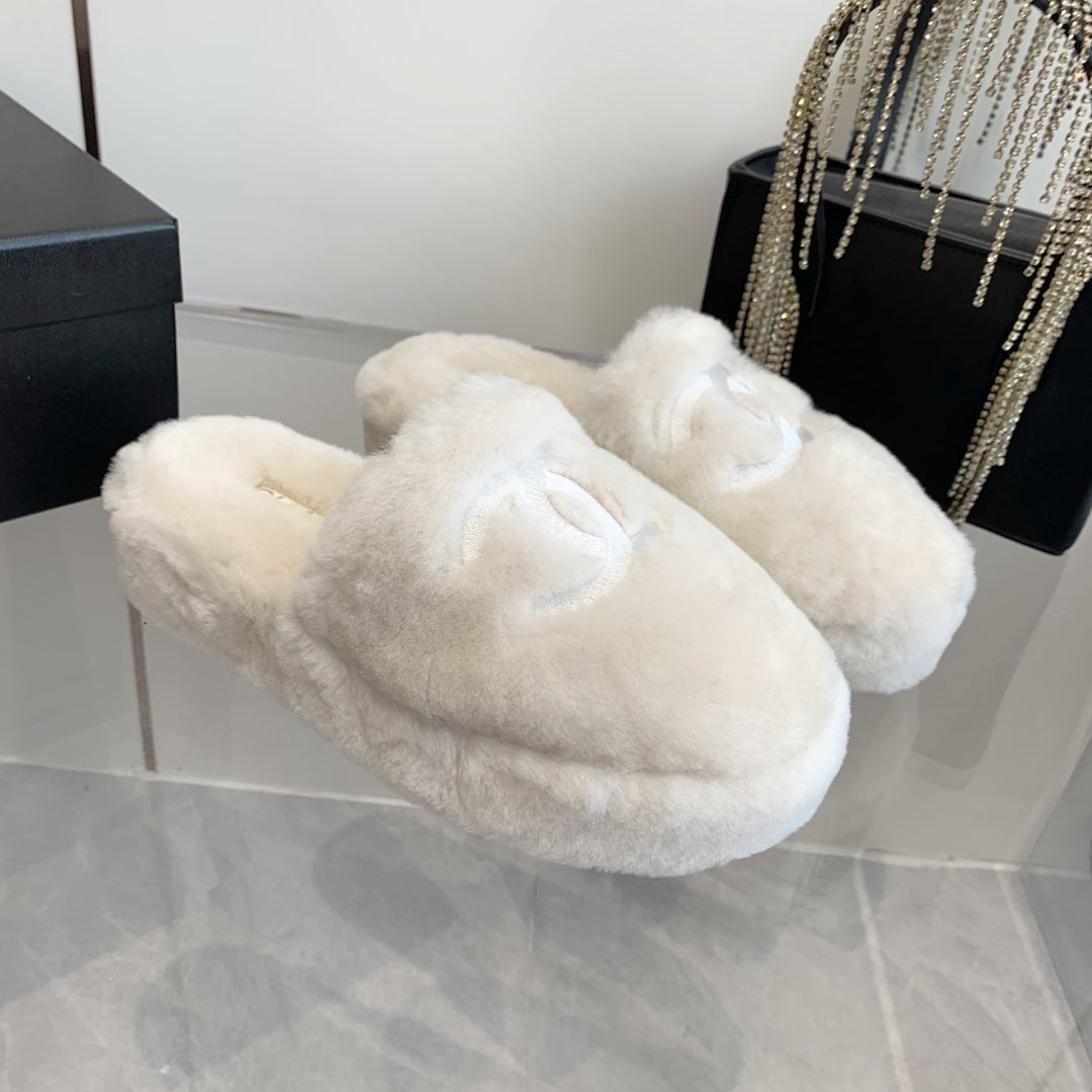 fashion plus plush slippers 0724121103