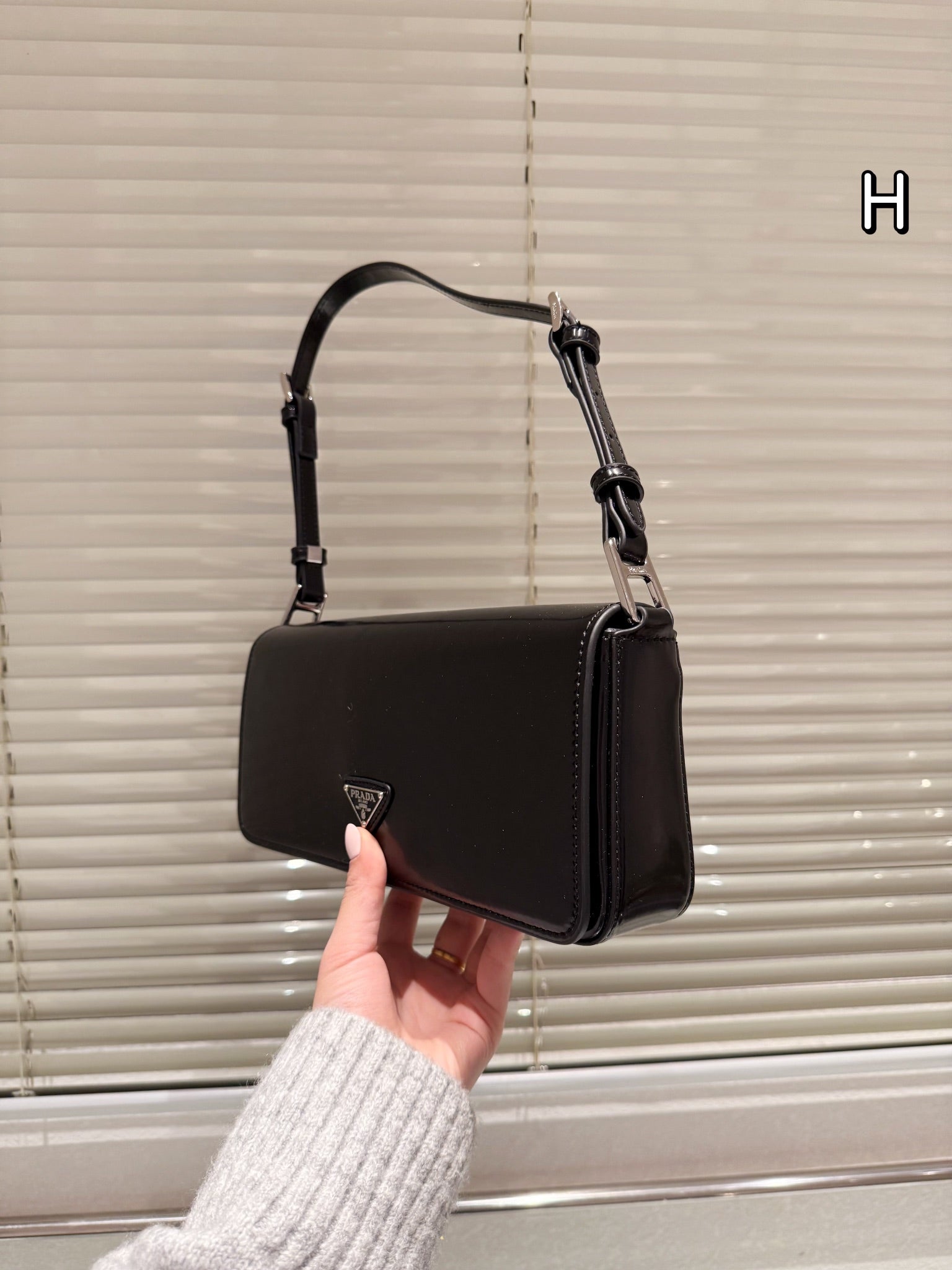 P Fashion Patent Leather Underarm Bag 0724120509
