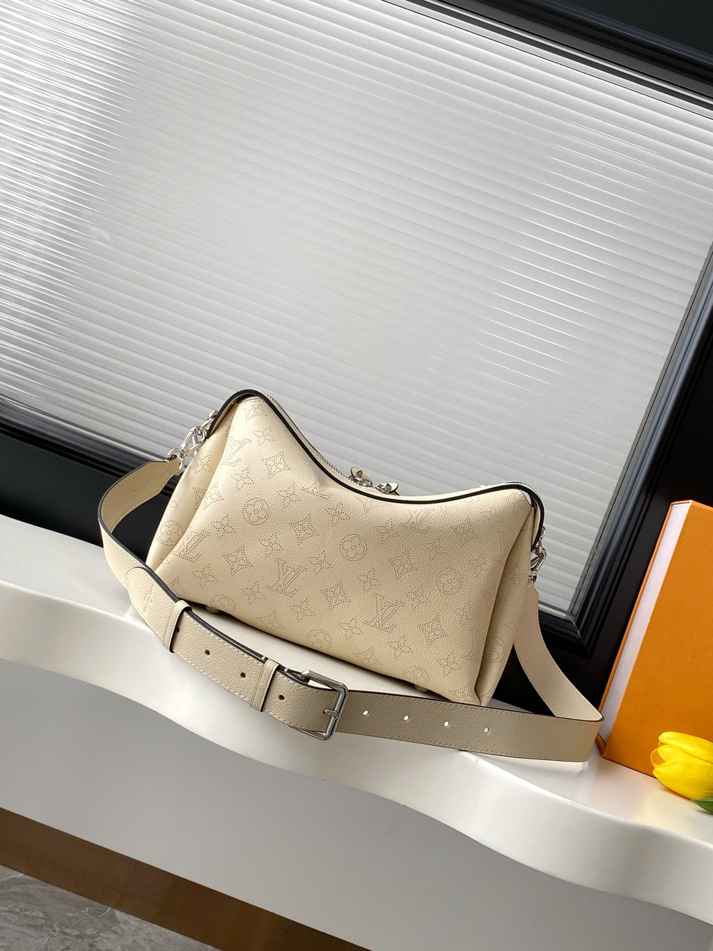 L & V Stylish Cut-out Cowhide Hand Bag M0726051908