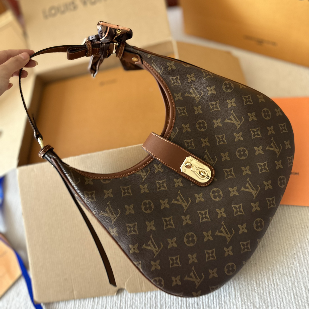 New second-hand armpit crescent bag XC07053110
