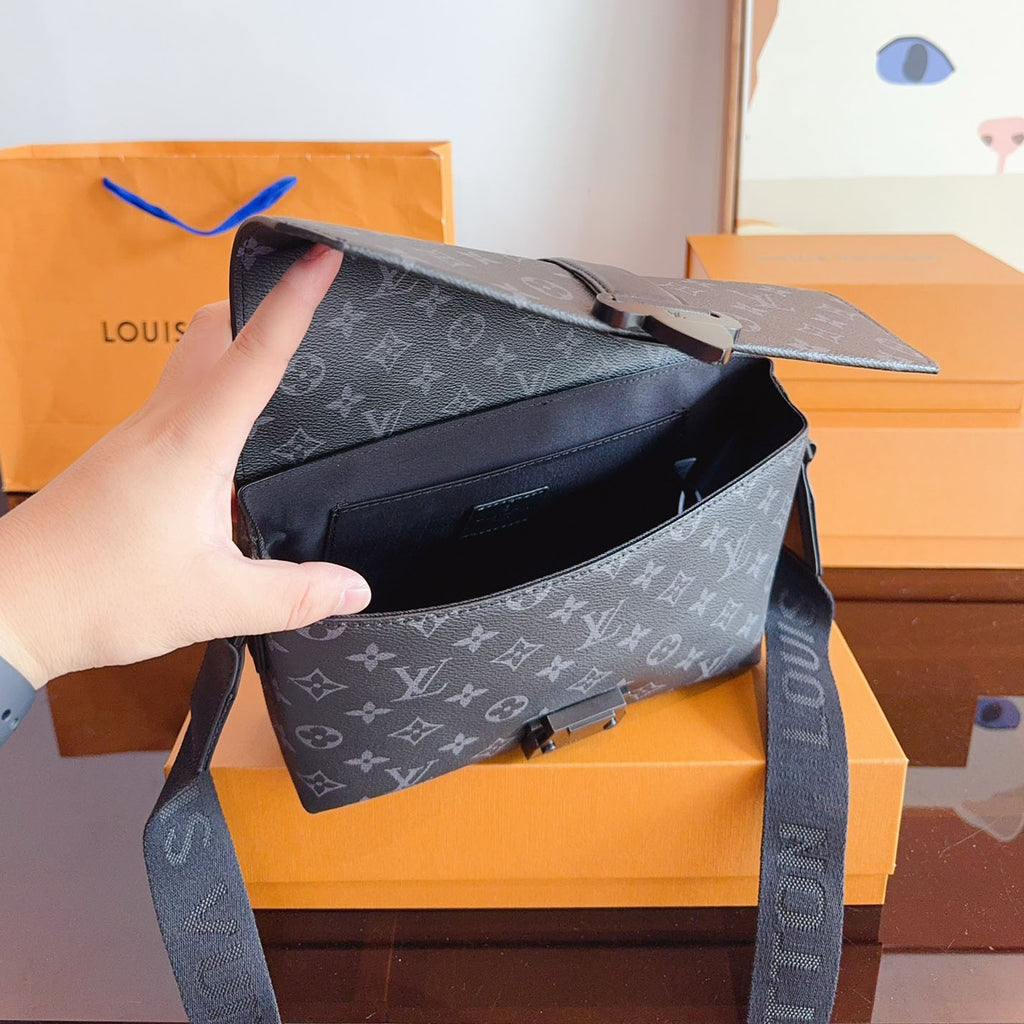 L S-Ca¥e Messenger Bag XC24092702